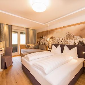 Standard Zimmer mit Kingsize-Bett